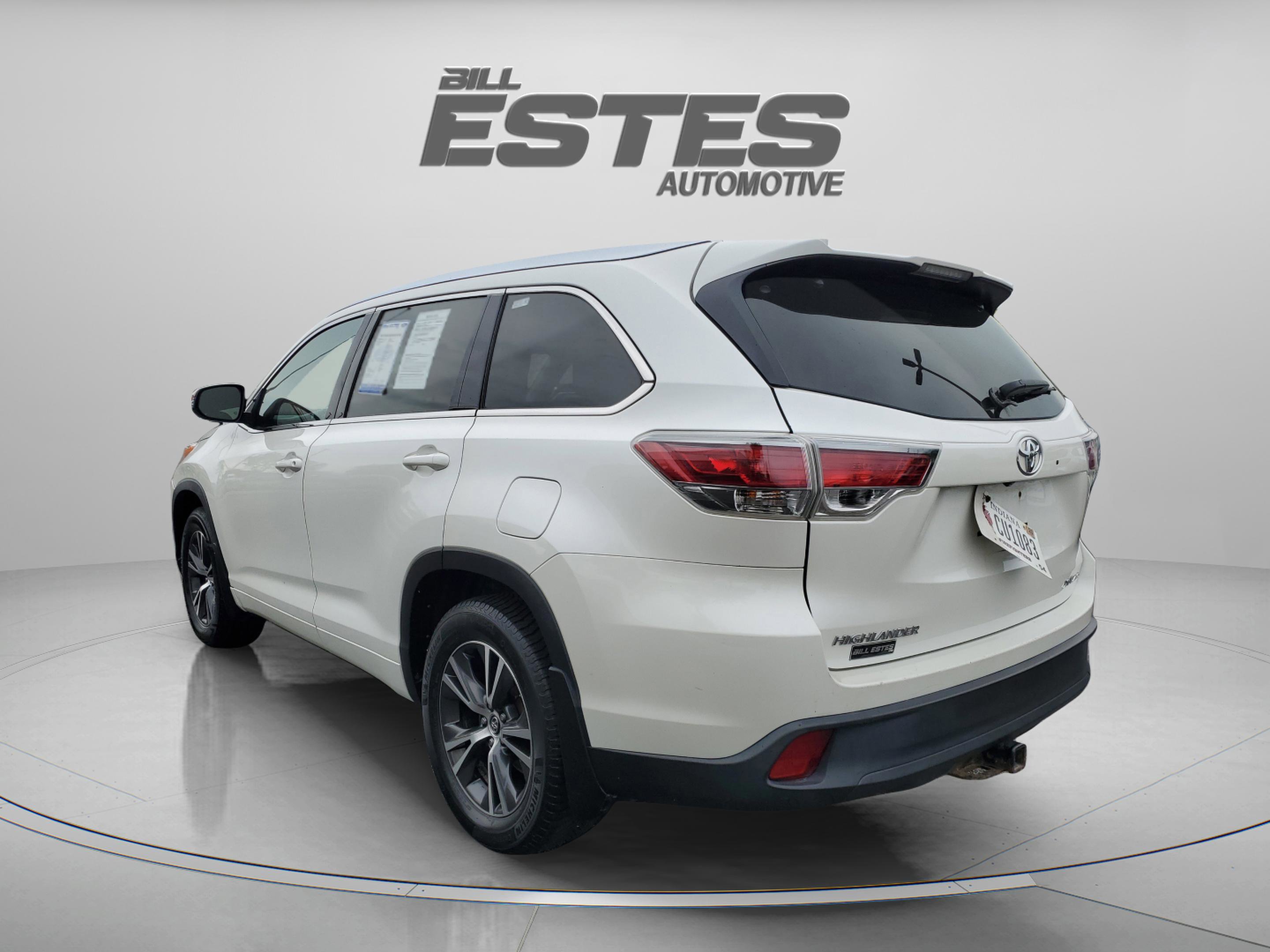 Used 2016 Toyota Highlander XLE AWD/4WD image 2