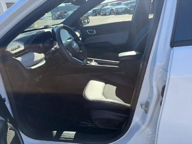 Certified 2025 Jeep Compass Latitude w/ Sun & Sound Group AWD/4WD image 10