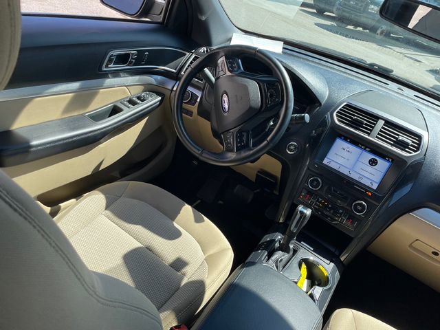Used 2017 Ford Explorer XLT image 24