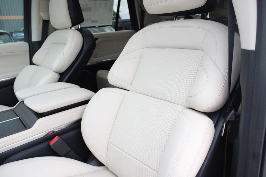 New 2027 Lincoln Navigator L Reserve AWD/4WD image 6