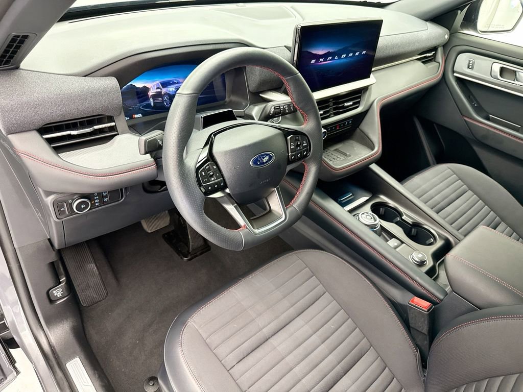 Used 2025 Ford Explorer ST-Line w/ Premium Package RWD image 9