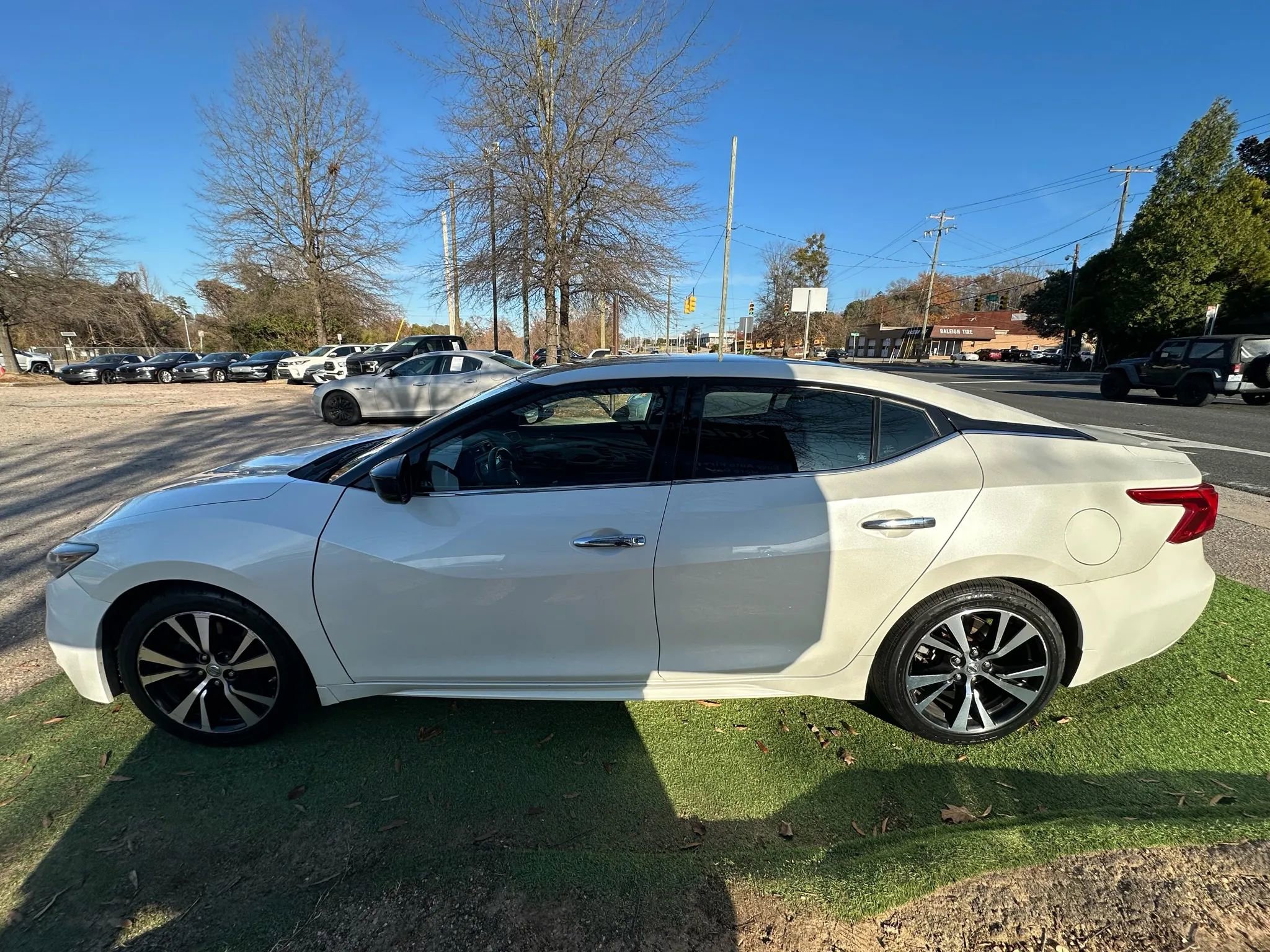 Used 2017 Nissan Maxima 3.5 S image 4