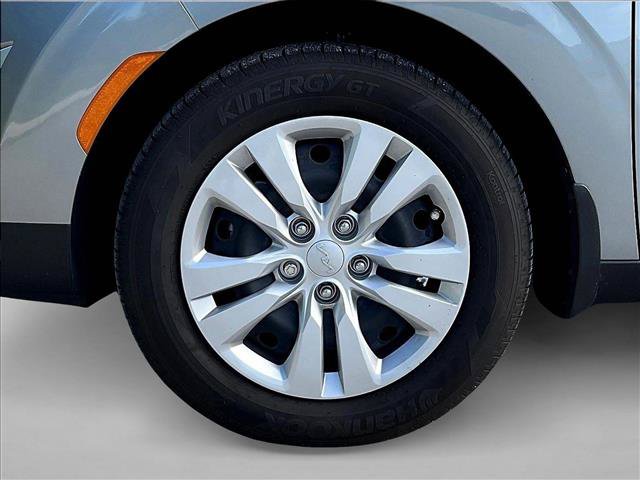 Used 2025 Kia Soul LX FWD image 10