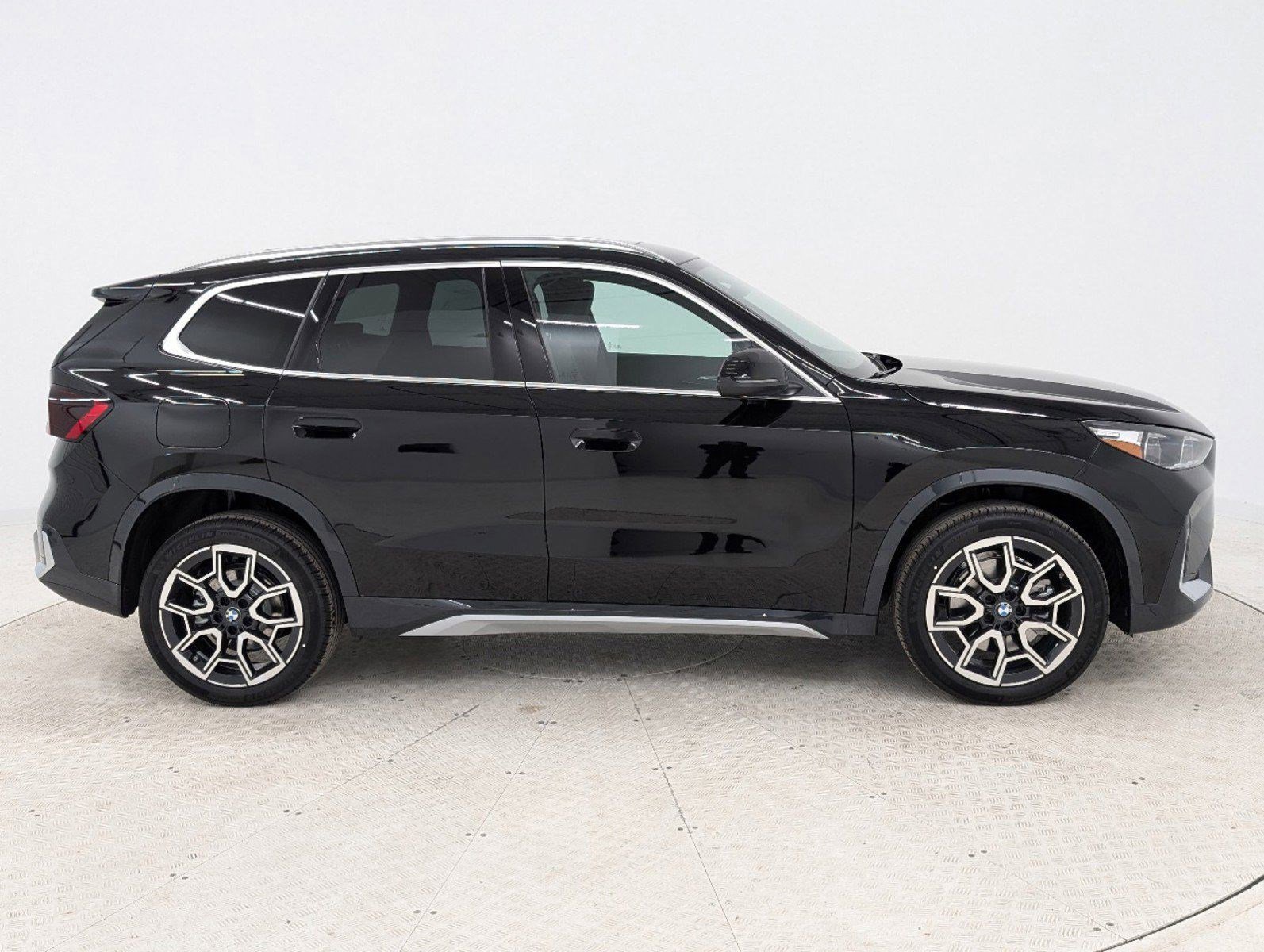 Used 2025 BMW X1 xDrive28i w/ Convenience Package AWD/4WD image 8