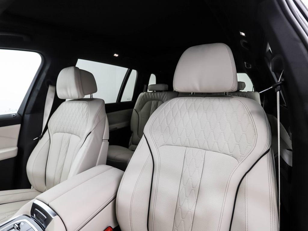 Used 2026 BMW X7 xDrive40i w/ M Sport Package image 12