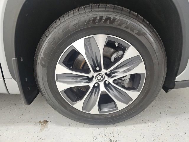 Used 2022 Toyota Highlander XLE image 9