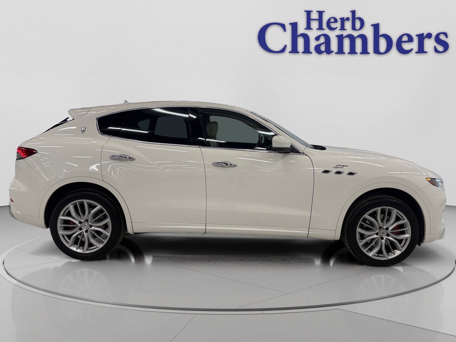 Used 2022 Maserati Levante GT image 2