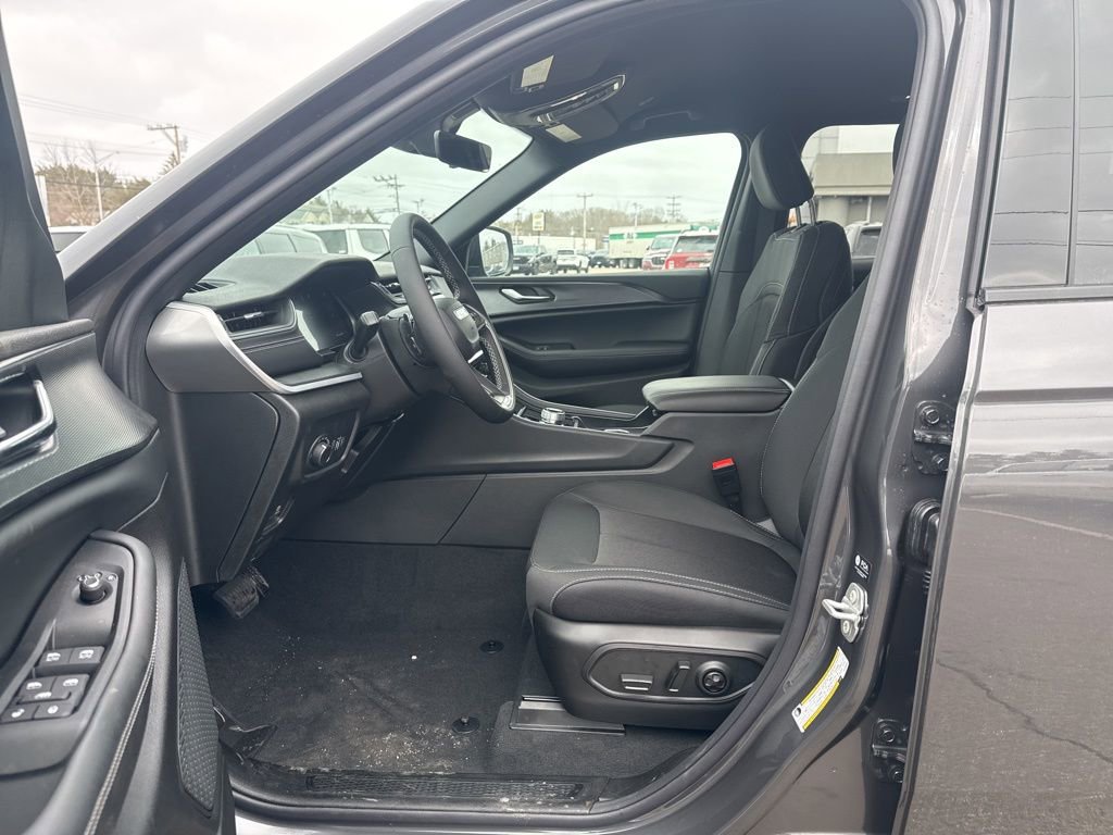 New 2026 Jeep Grand Cherokee Laredo image 17