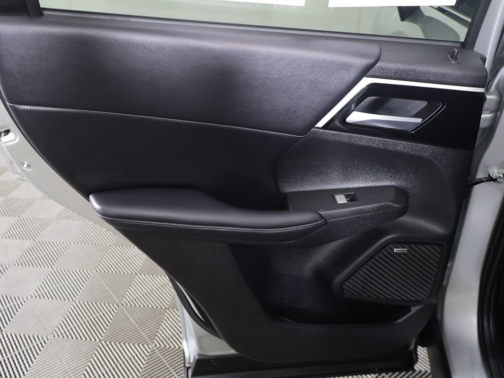 Used 2025 Mitsubishi Outlander SE FWD image 22