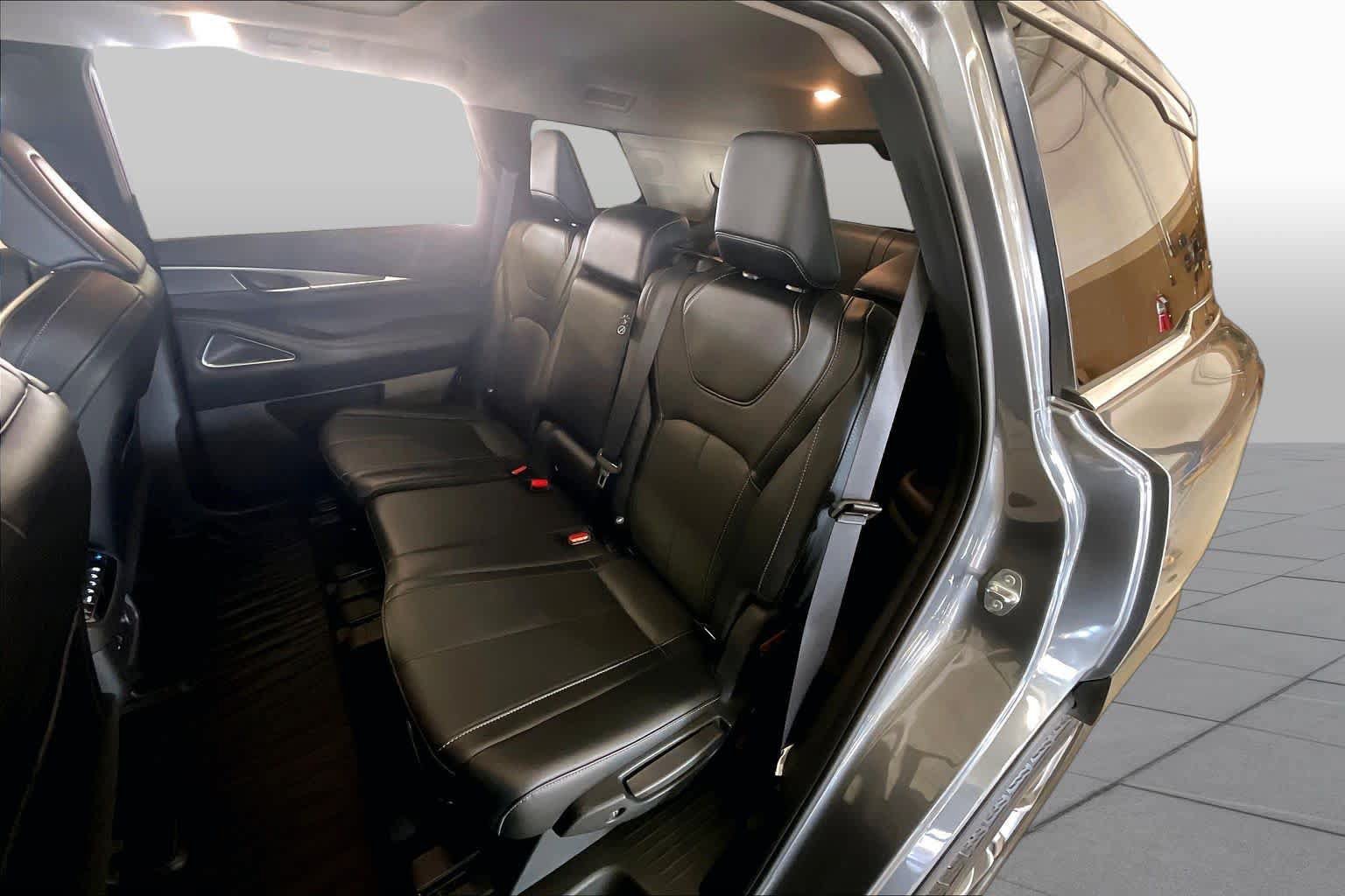 Used 2023 INFINITI QX60 Luxe w/ Vision Package FWD image 19