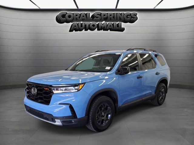Certified 2025 Honda Pilot TrailSport image 3