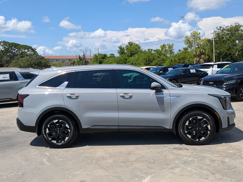 Certified 2025 Kia Sorento S w/ Panoramic Sunroof Package FWD image 9