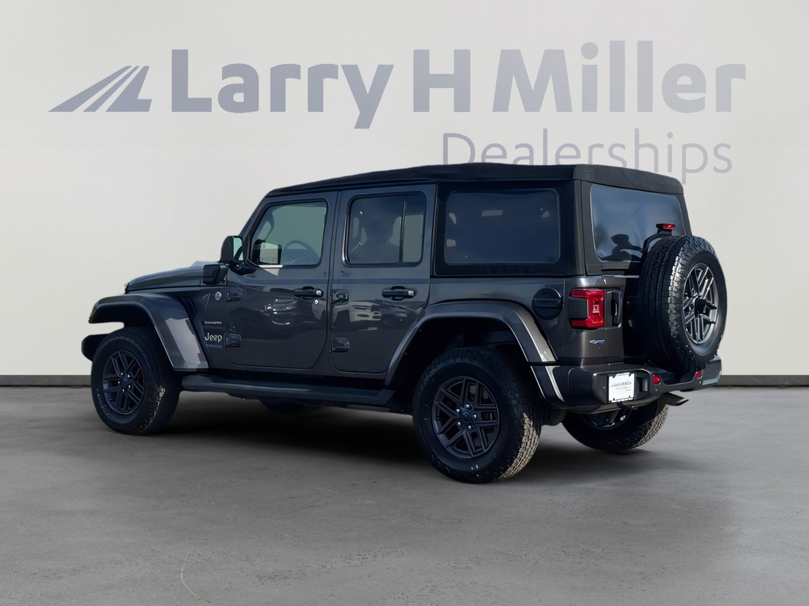 Used 2021 Jeep Wrangler Unlimited Sahara w/ Cold Weather Group image 3