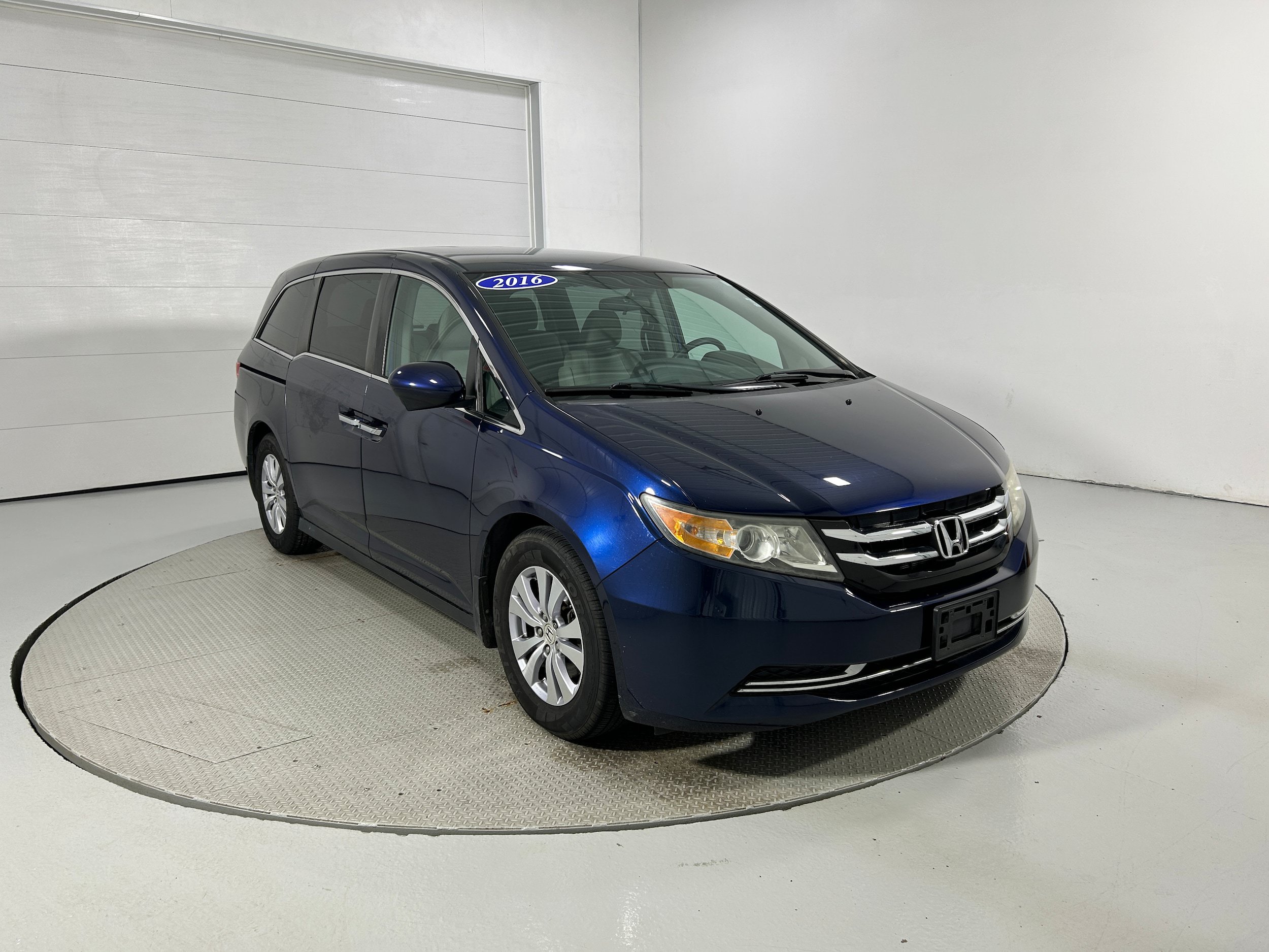 Used 2016 Honda Odyssey SE image 2
