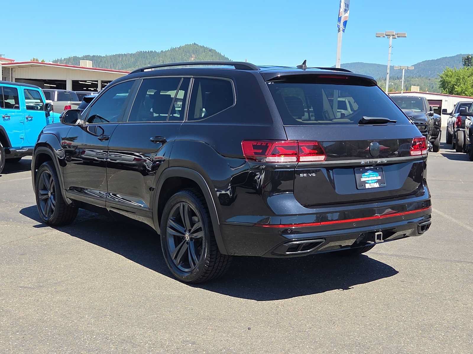 Used 2021 Volkswagen Atlas SE w/ Panoramic Sunroof Package FWD image 12