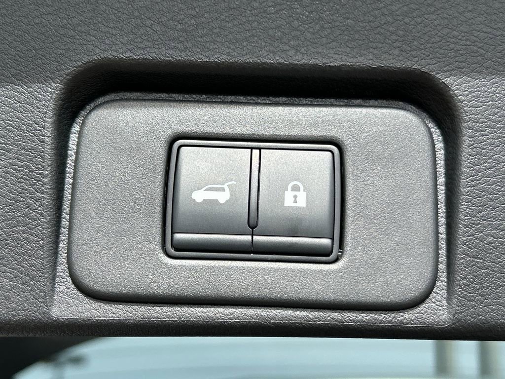 Used 2025 Nissan Rogue SV image 31