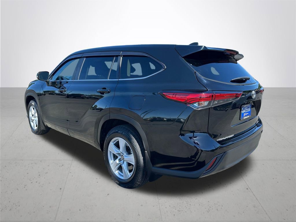 Used 2023 Toyota Highlander LE AWD/4WD image 9