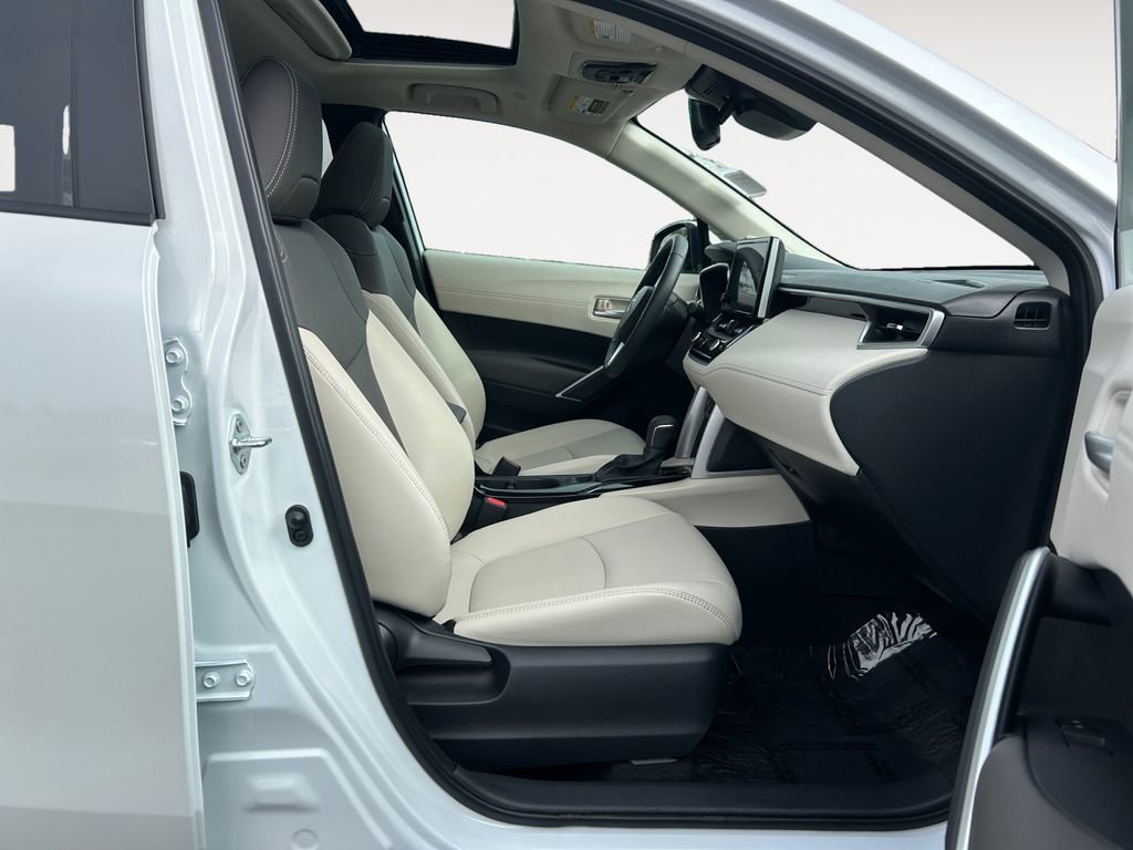 Used 2024 Toyota Corolla Cross XLE w/ Convenience Package AWD/4WD image 10