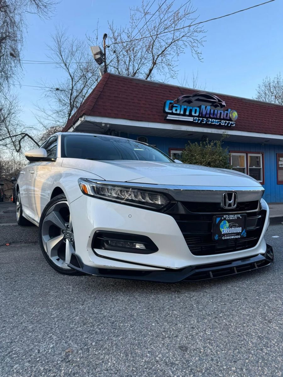 Used 2018 Honda Accord Touring image 1