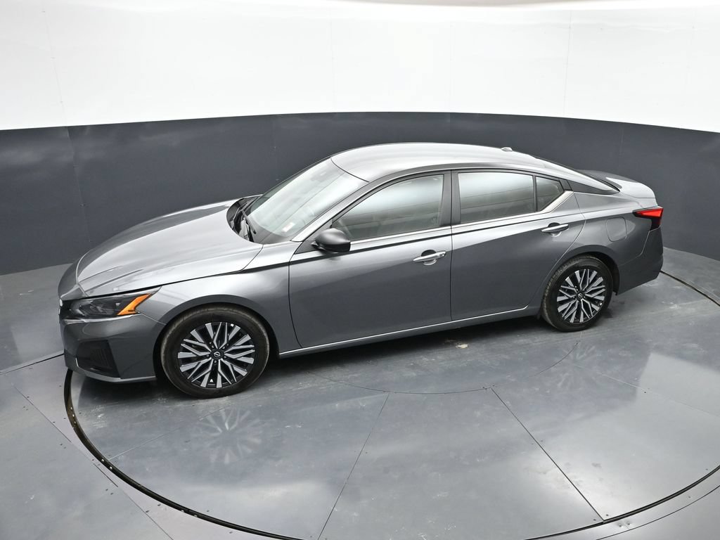 Used 2025 Nissan Altima 2.5 SV FWD image 31
