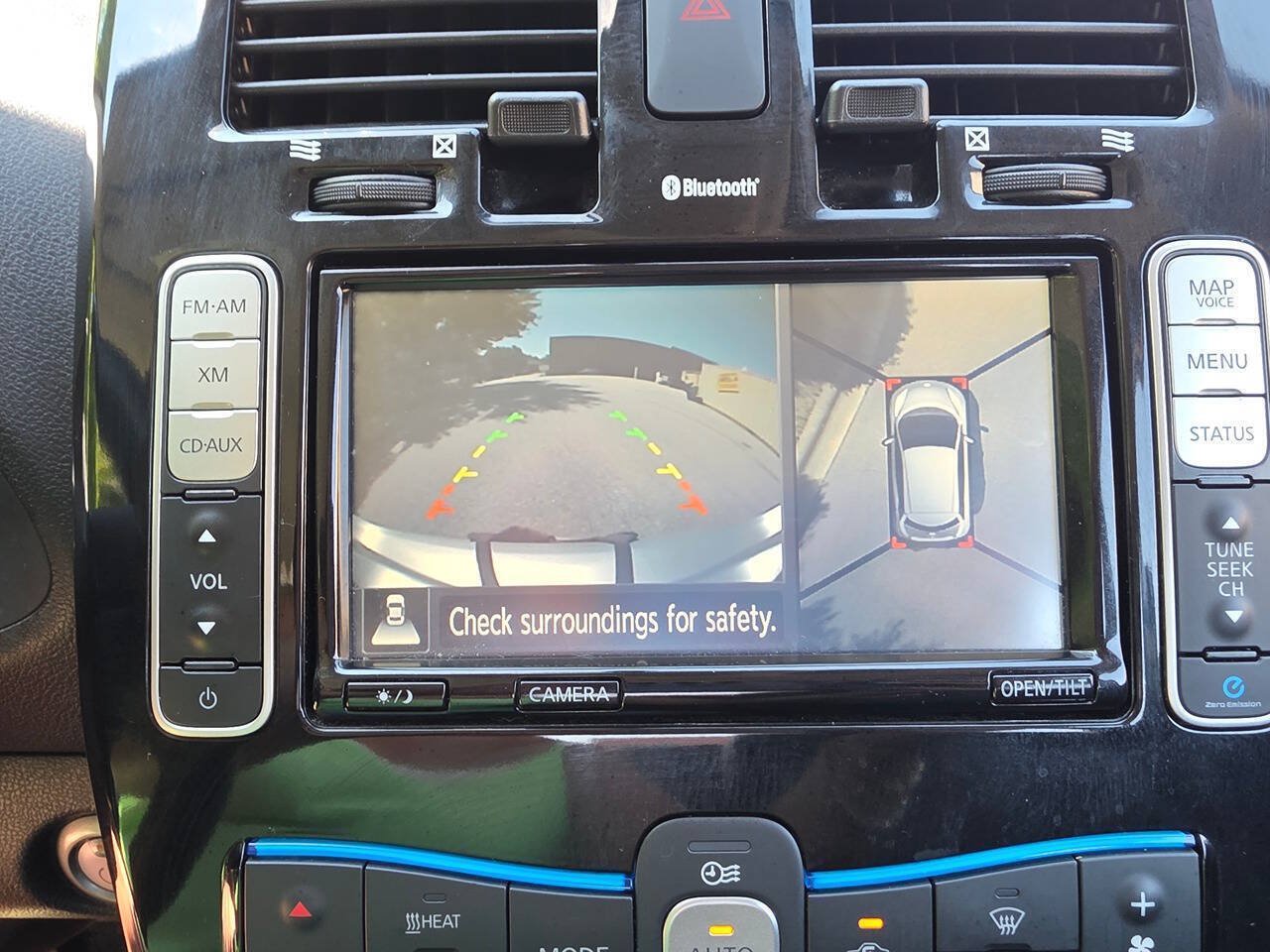 Used 2015 Nissan Leaf SL w/ Premium Package FWD image 24