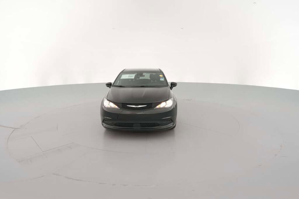 New 2026 Chrysler Voyager LX image 2