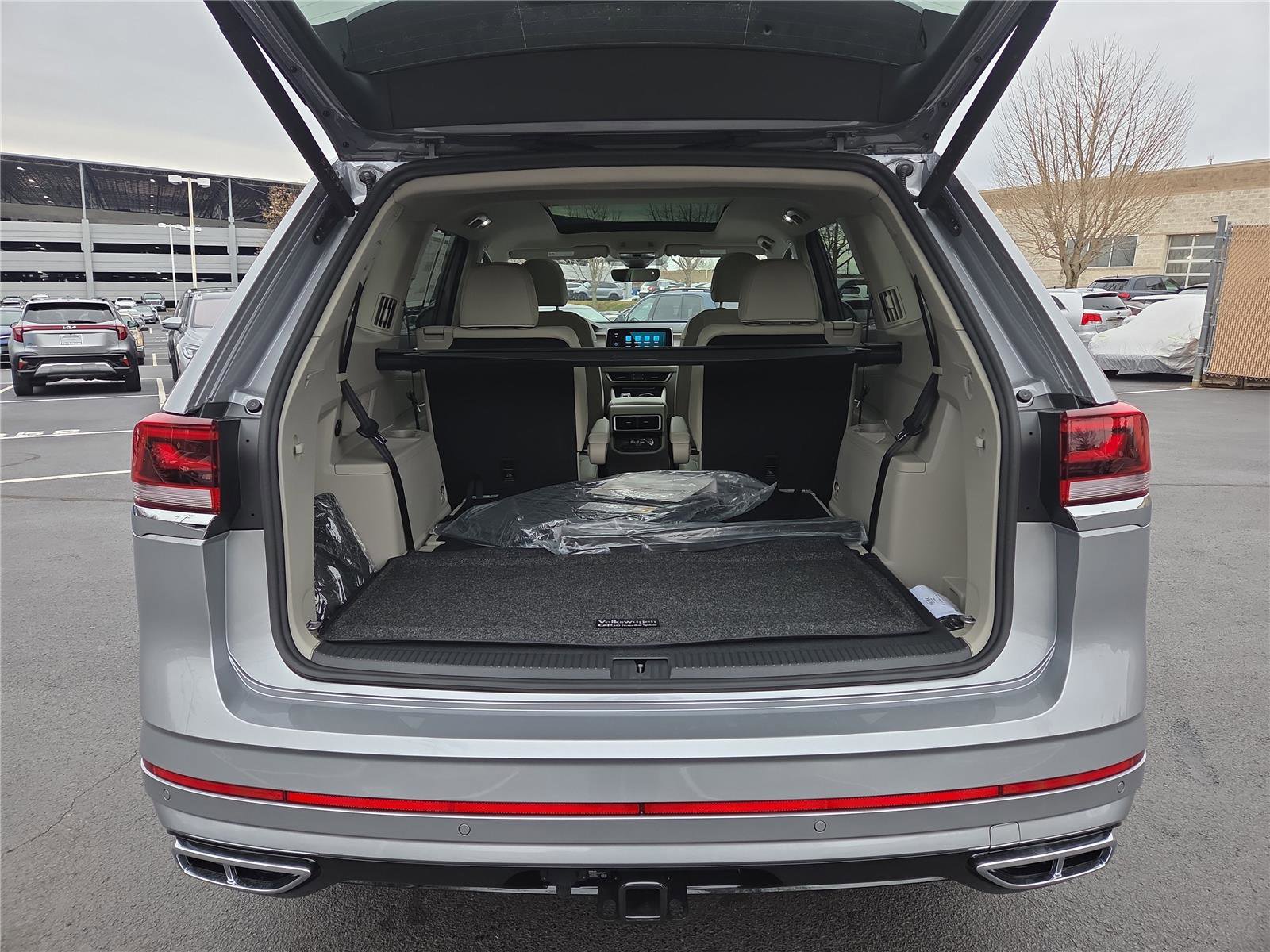 New 2026 Volkswagen Atlas SEL Premium R-Line image 5