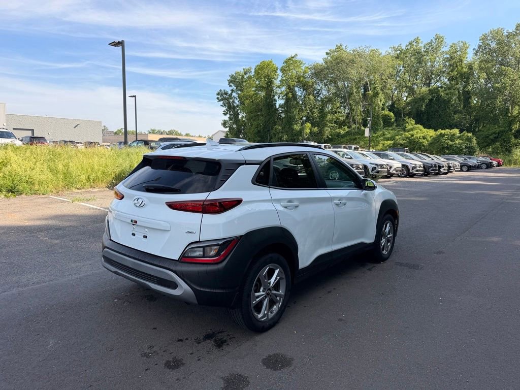 Used 2023 Hyundai Kona SEL AWD/4WD image 3