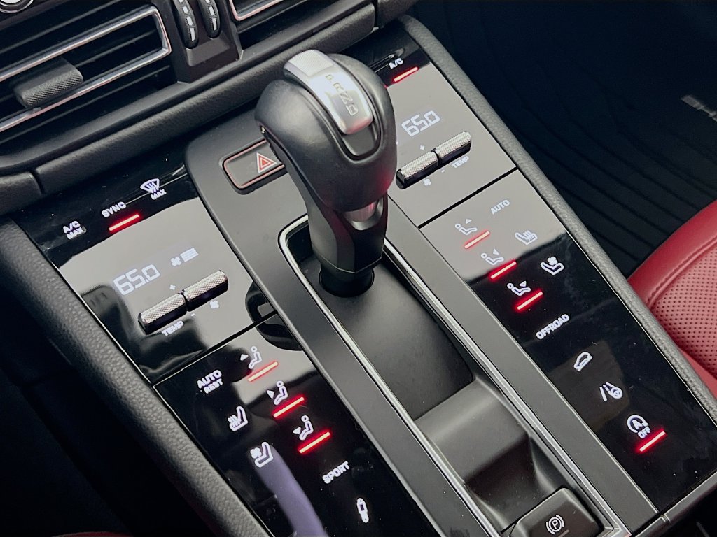 Certified 2024 Porsche Macan S AWD/4WD image 18