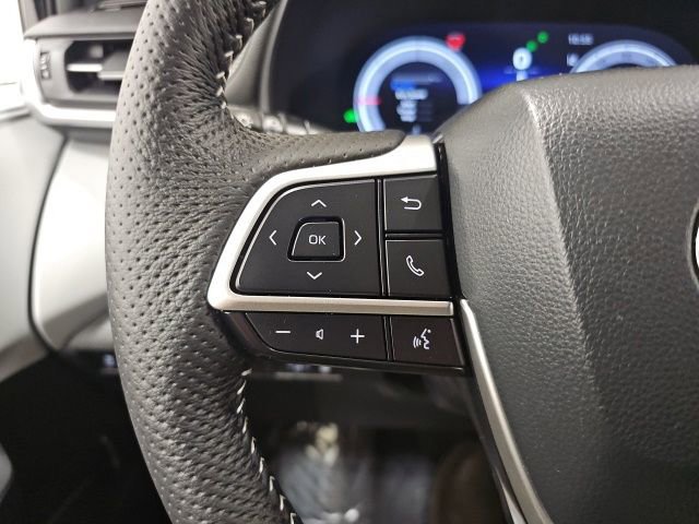 Used 2025 Toyota Sienna XSE FWD image 18