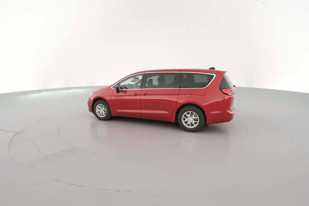 New 2026 Chrysler Pacifica Select image 7