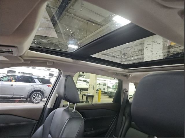 Used 2023 Nissan Rogue SV w/ SV Premium B Package image 10