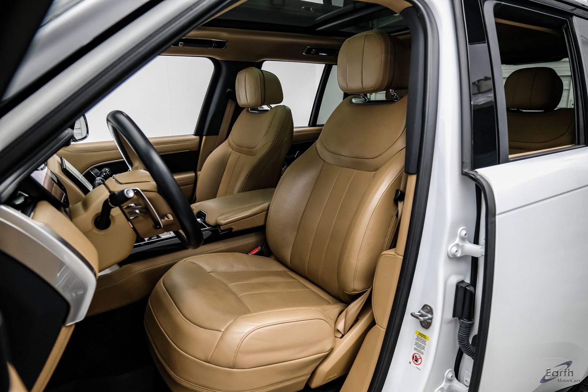 Used 2023 Land Rover Range Rover SE image 38