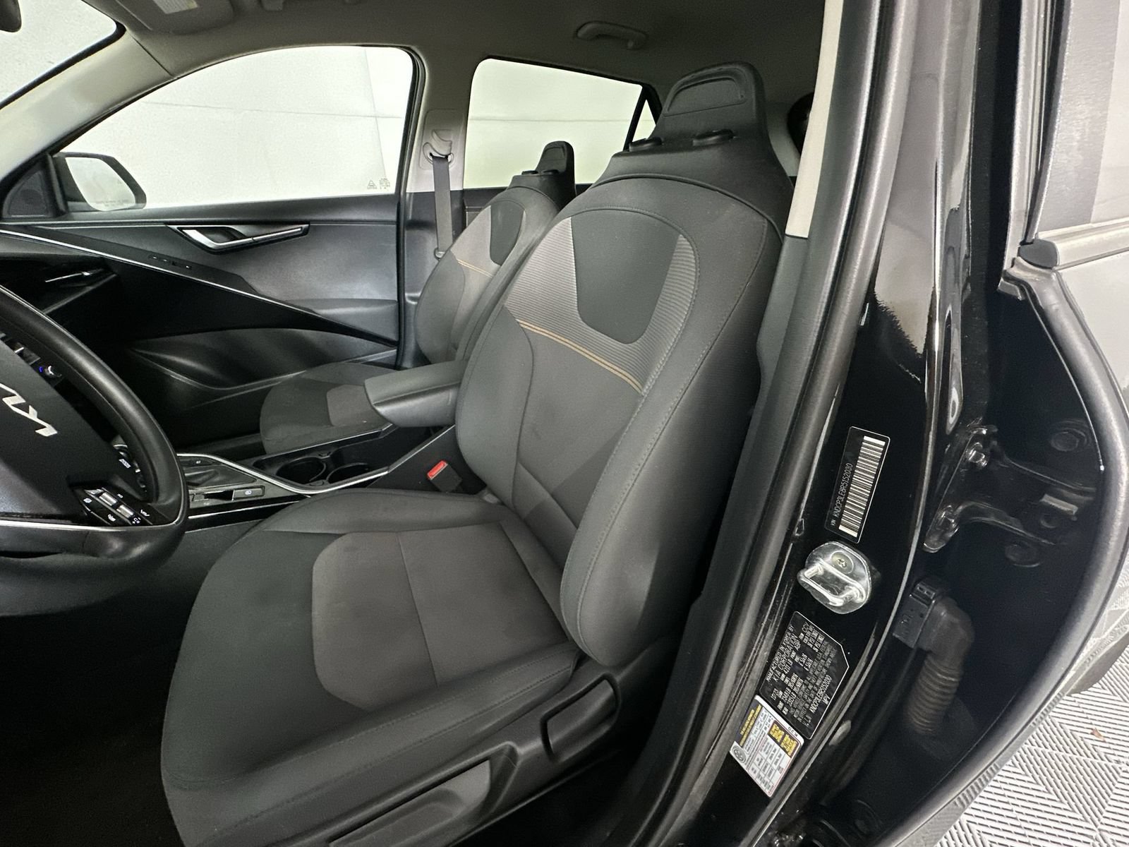 Used 2024 Kia Niro LX FWD image 11