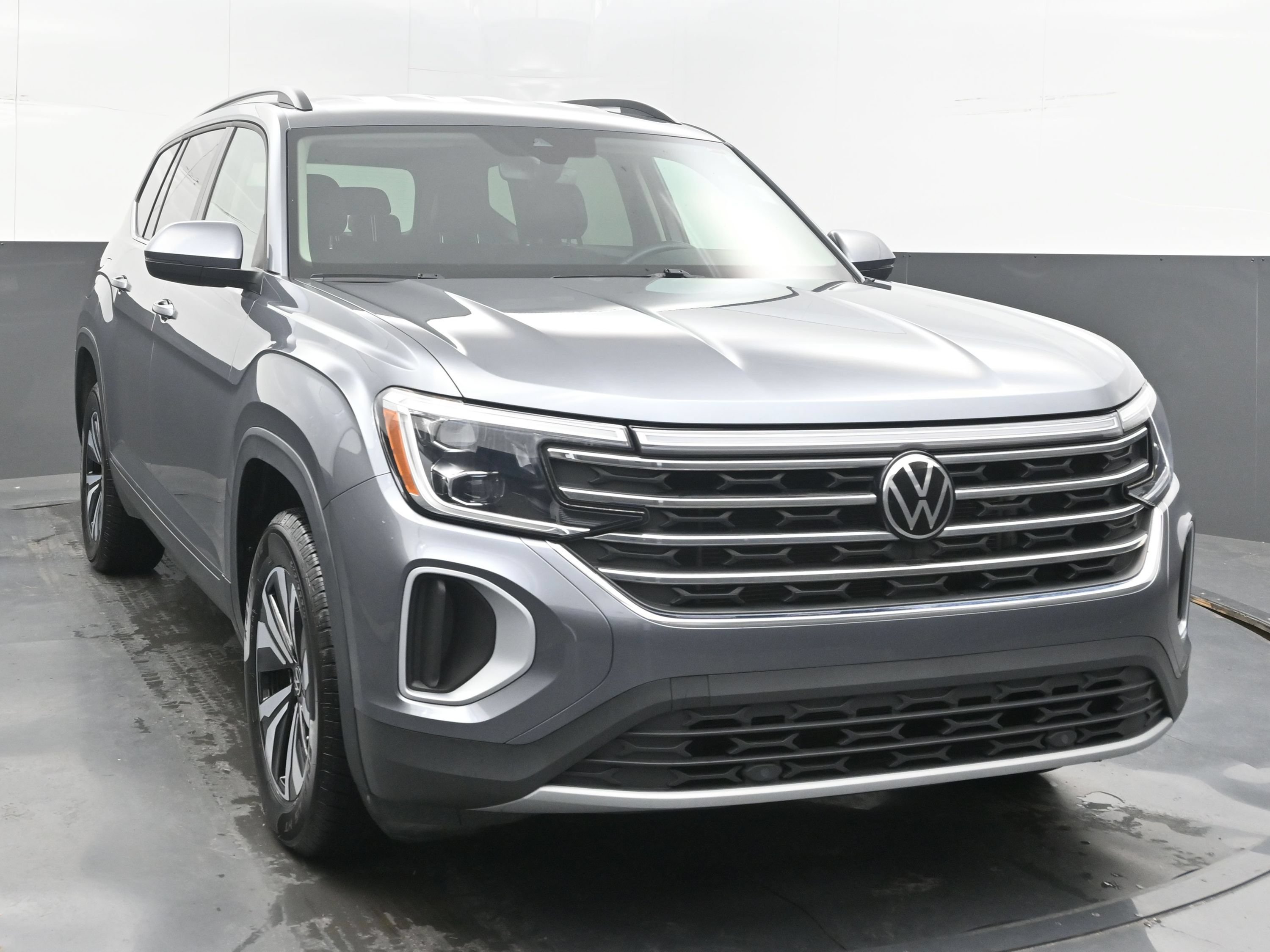 Used 2024 Volkswagen Atlas SE FWD image 3