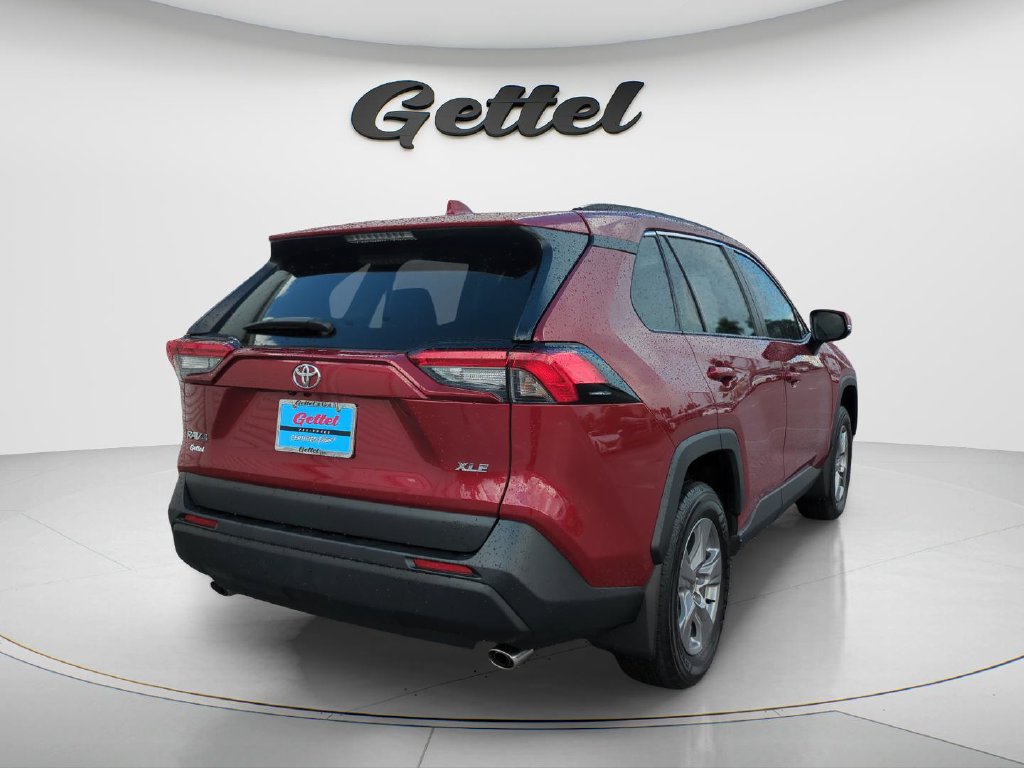 Used 2025 Toyota RAV4 XLE w/ Convenience Package FWD image 5