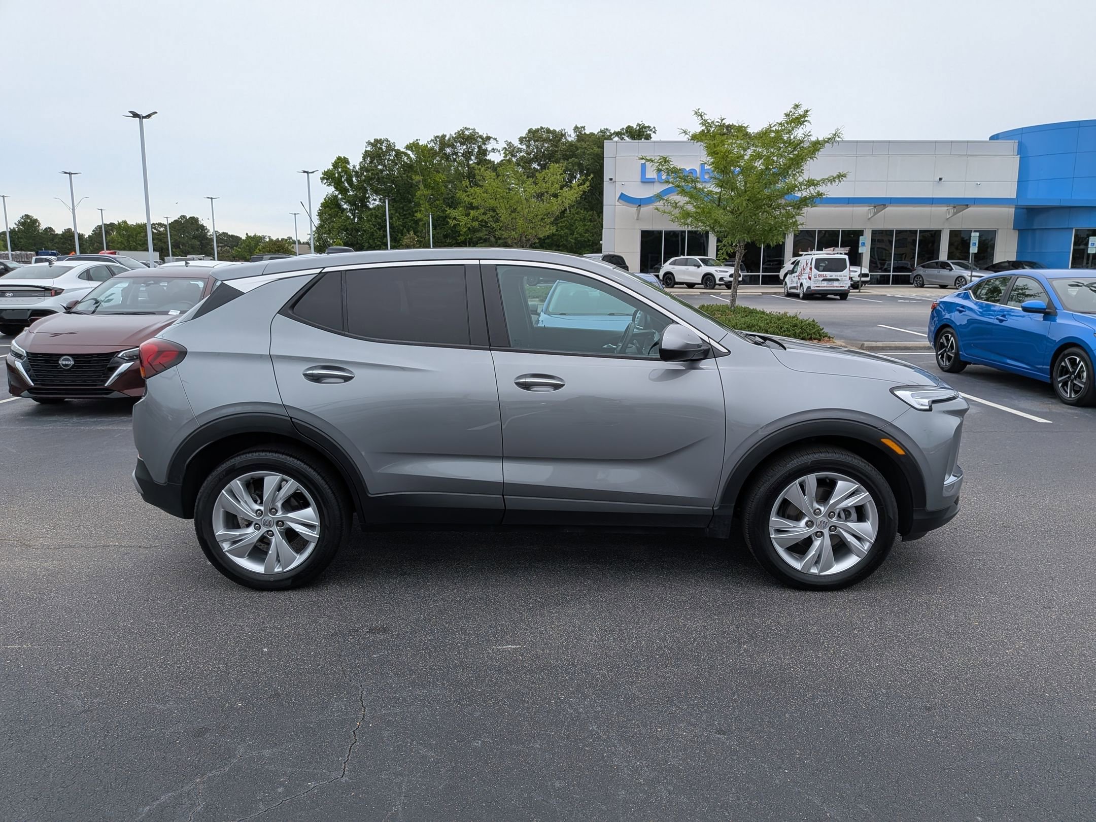 Used 2025 Buick Encore GX Preferred FWD image 2