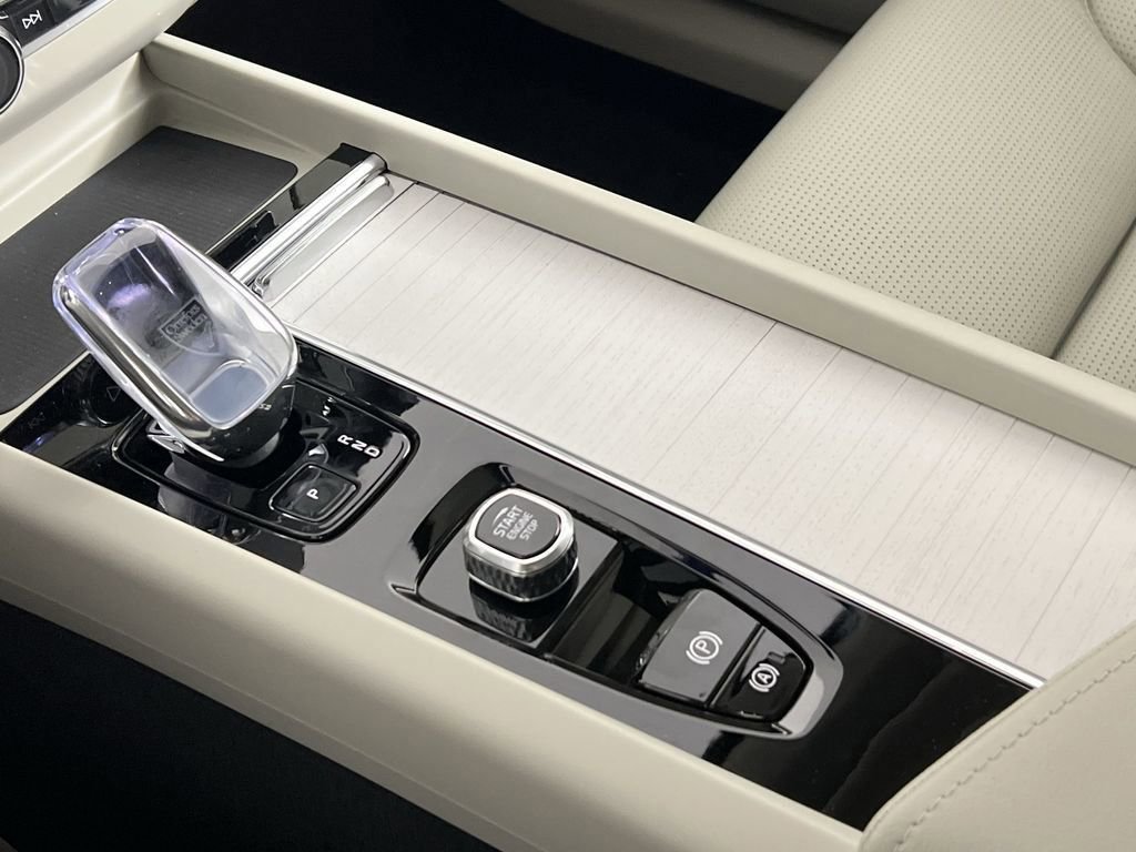 New 2026 Volvo XC60 B5 Ultra w/ Protection Package Premier image 19