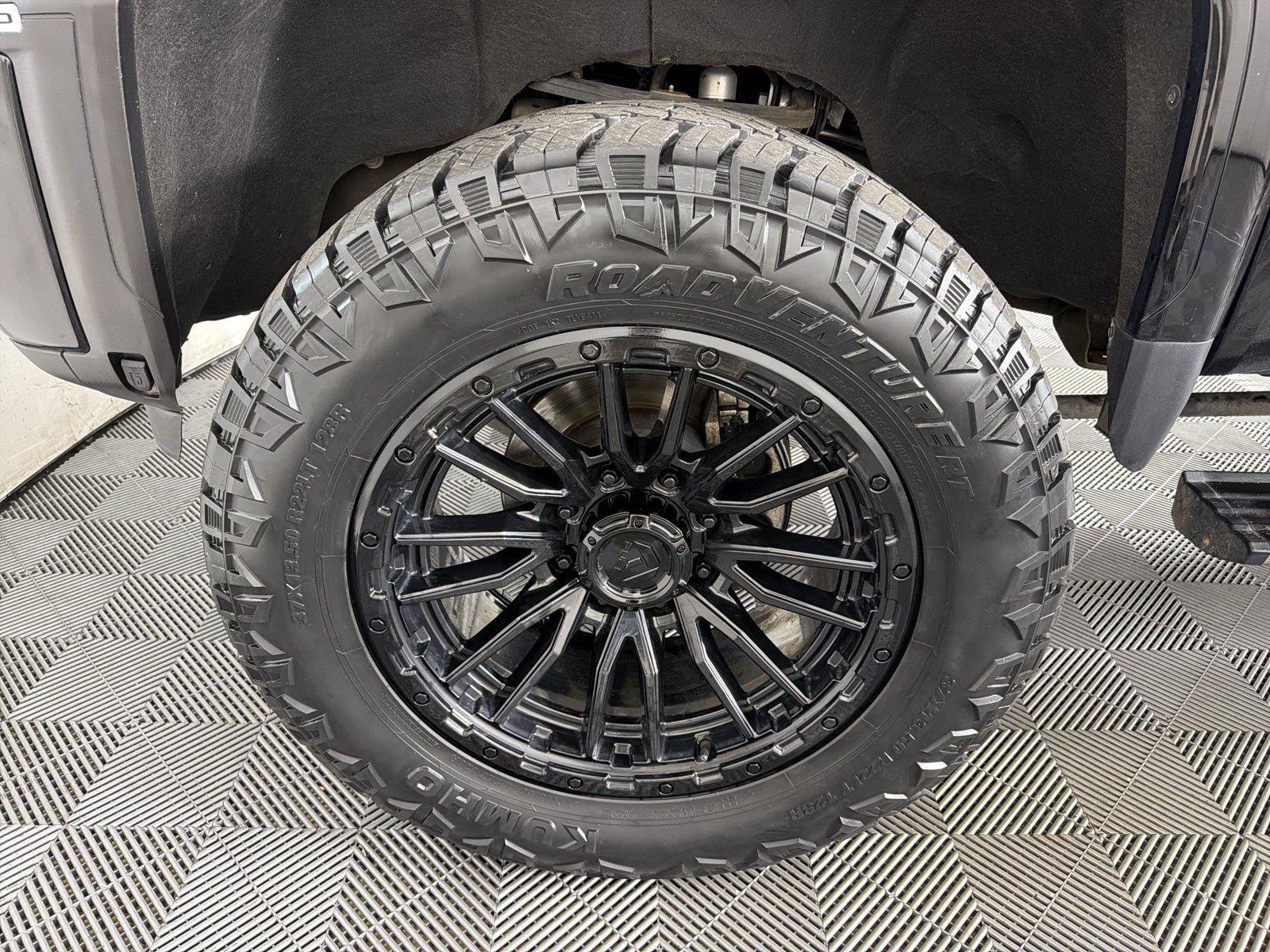 Used 2024 GMC Sierra 2500 Denali AWD/4WD image 9