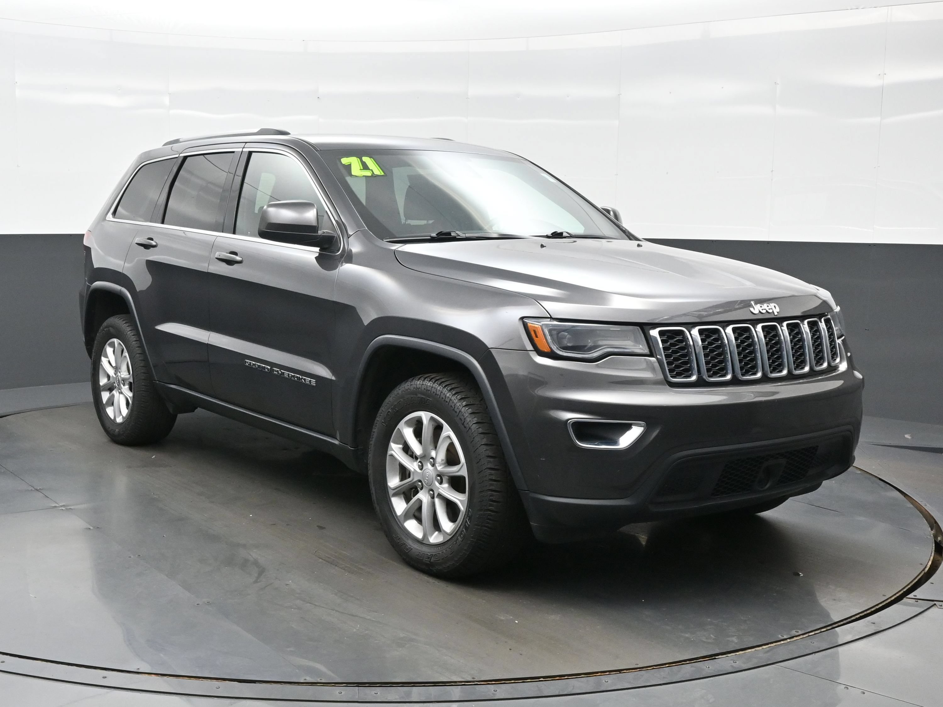 Used 2021 Jeep Grand Cherokee Laredo w/ Security & Convenience Group AWD/4WD image 8