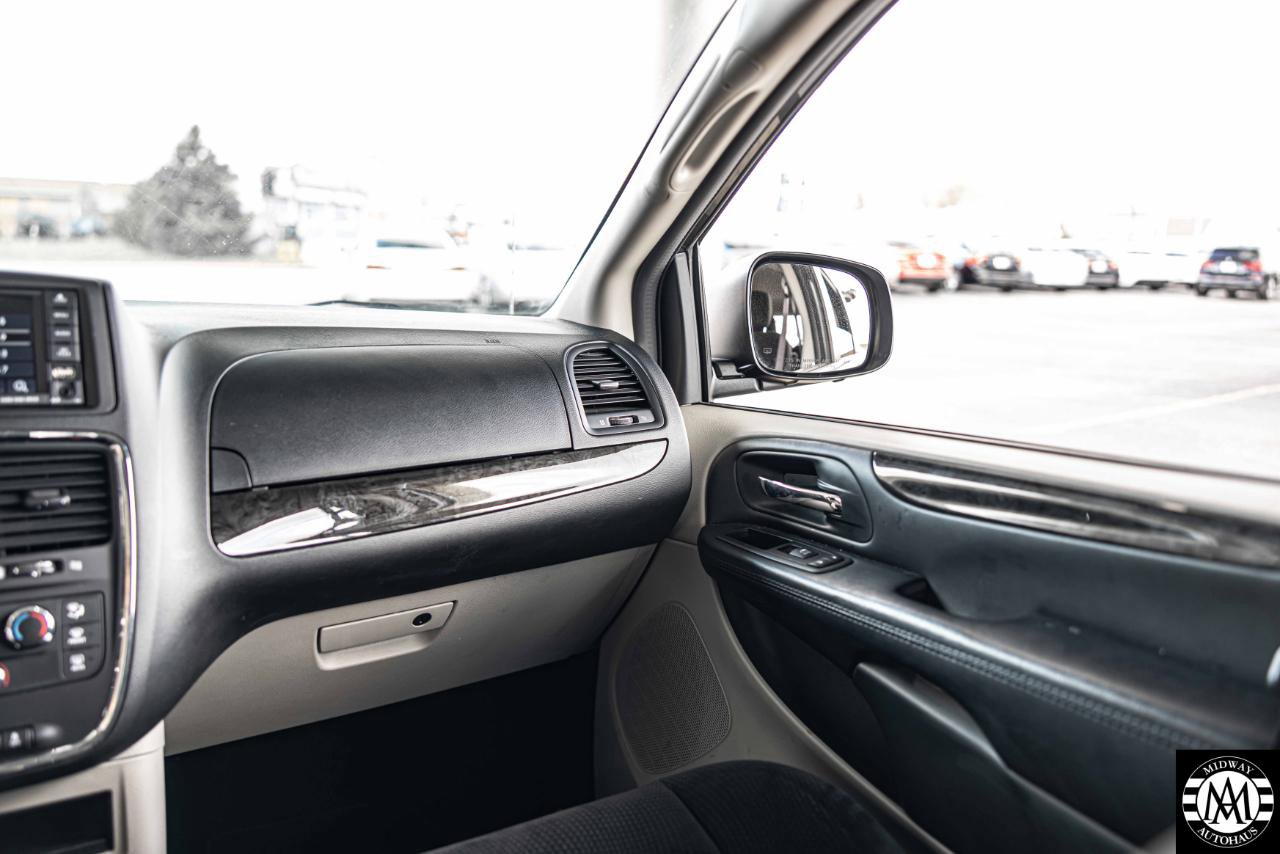 Used 2017 Dodge Grand Caravan SE w/ Power Window Group image 24