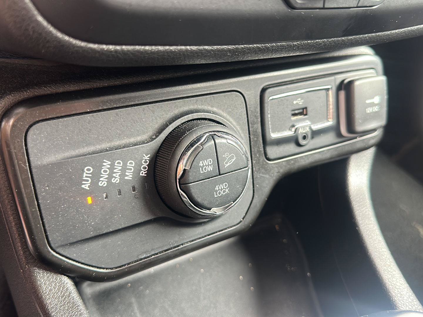 Used 2023 Jeep Renegade Trailhawk AWD/4WD image 18