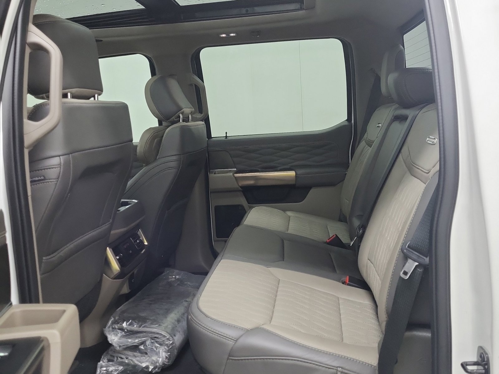 Used 2025 Ford F450 Platinum w/ Platinum Plus Package AWD/4WD image 14