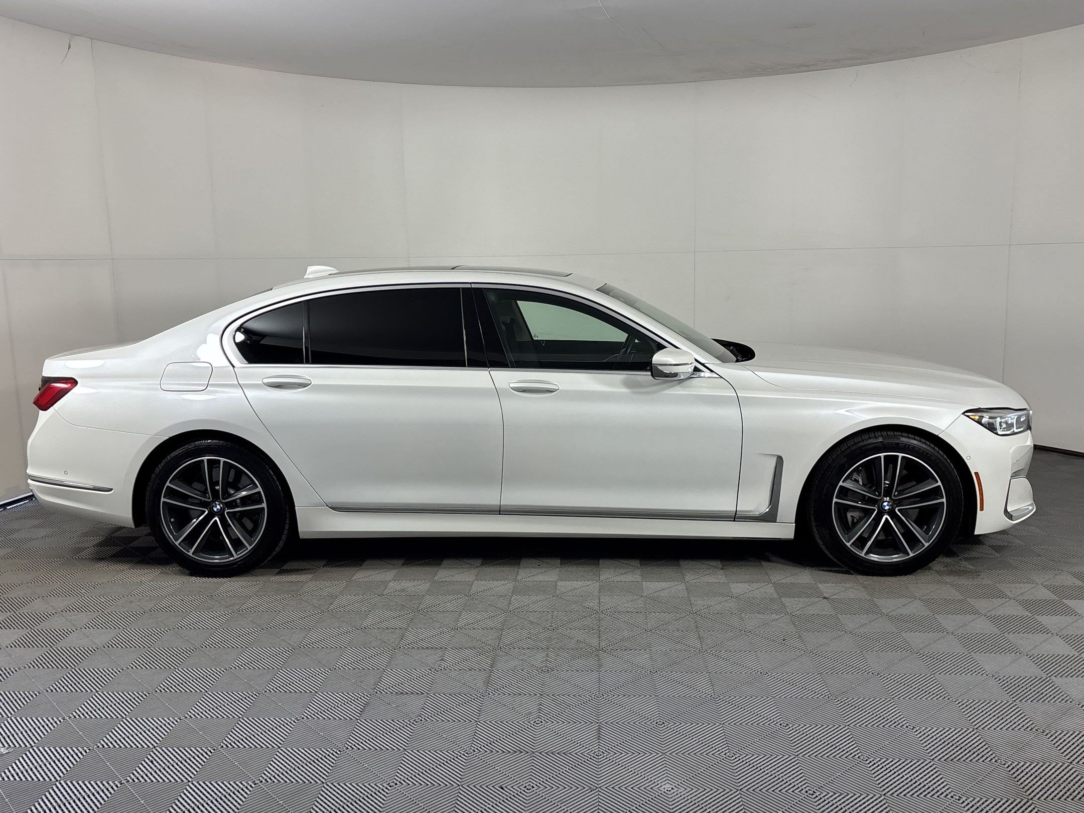 Used 2022 BMW 750Li xDrive AWD/4WD image 8