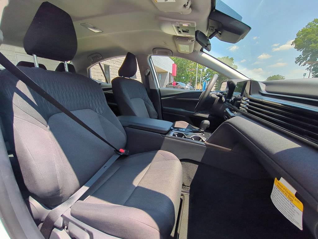 Used 2025 Toyota Camry LE FWD image 31