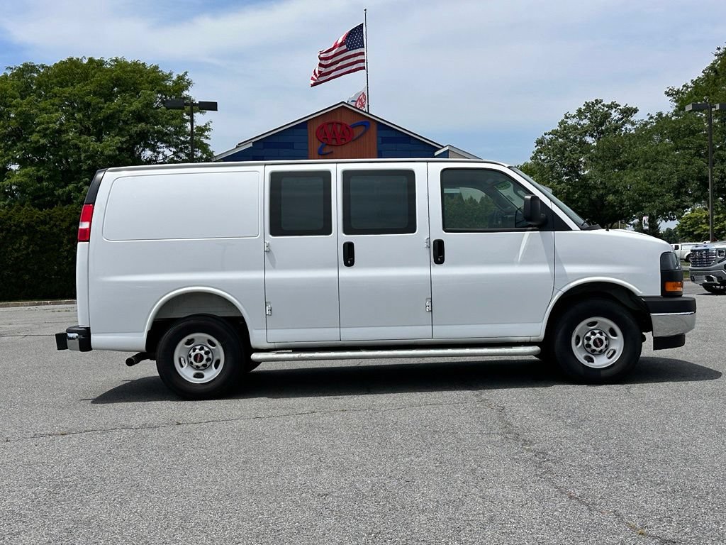 Used 2025 GMC Savana 2500 w/ Driver Convenience Package RWD image 3
