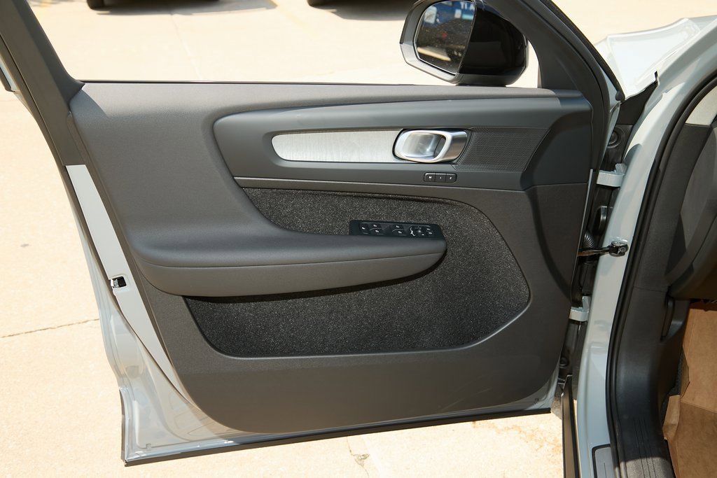 New 2026 Volvo XC40 B5 Plus w/ Protection Package Premier image 7