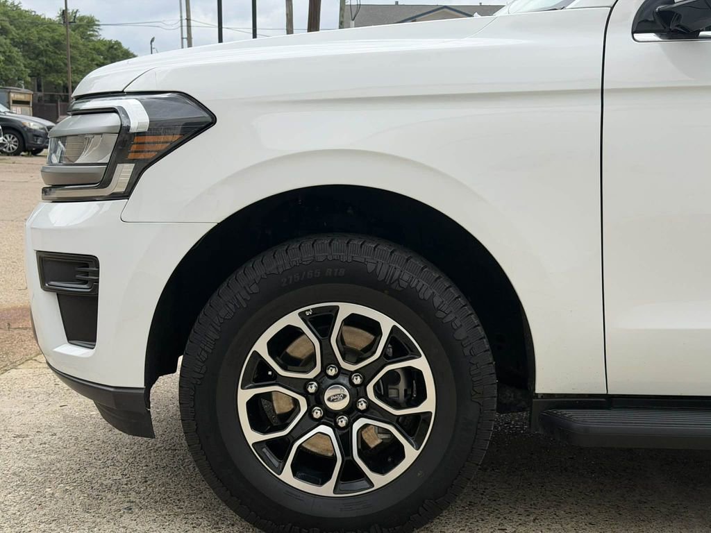 Used 2024 Ford Expedition Max XLT AWD/4WD image 5