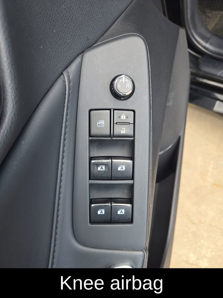 Used 2020 Toyota Avalon XLE w/ Moonroof Package FWD image 13