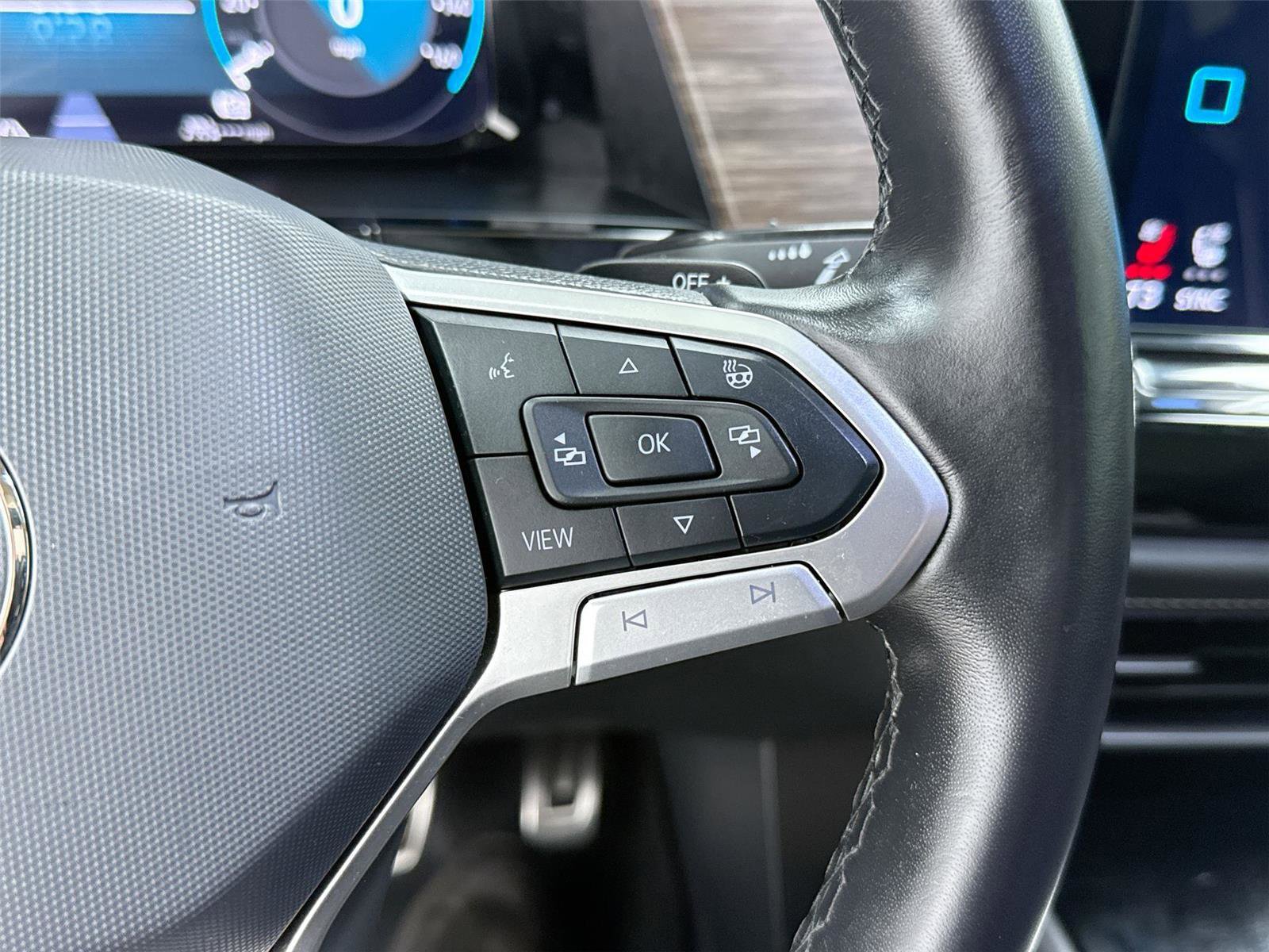 Used 2024 Volkswagen Atlas SEL Premium R-Line image 17